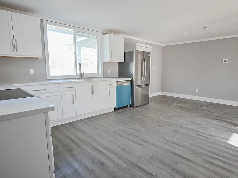 460 Bay St — Photo 15
