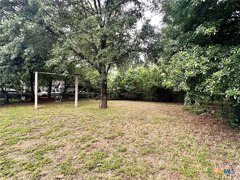 129 Riverside Dr — Photo 2