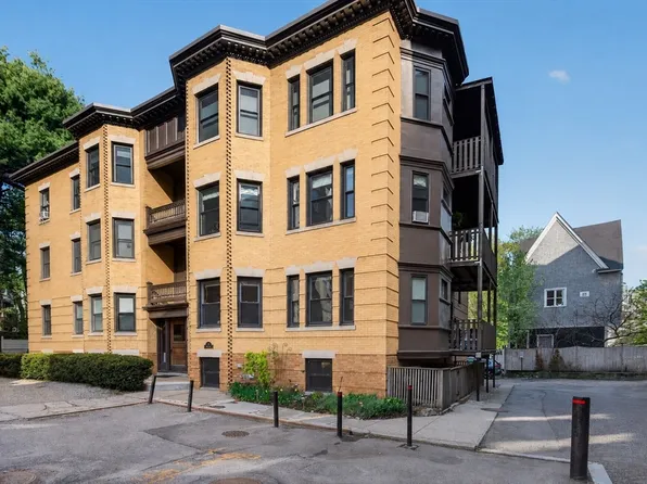 17 Park Vale APT 4, Brookline, MA 02446