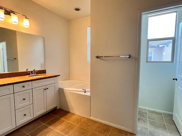 Master bathroom 2