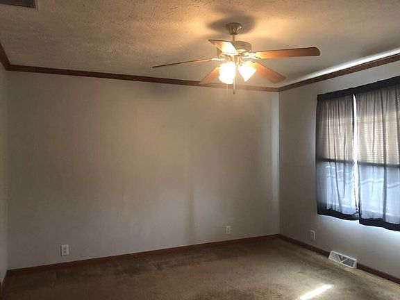 4th image of 48 Thompson Dr