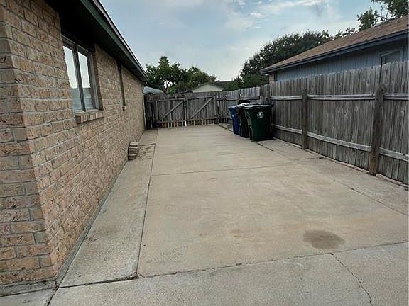 5th image of 814 Saint Dominic Ct