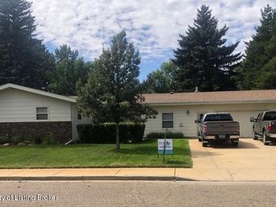 891 12th Ave W, Dickinson, ND, 58601