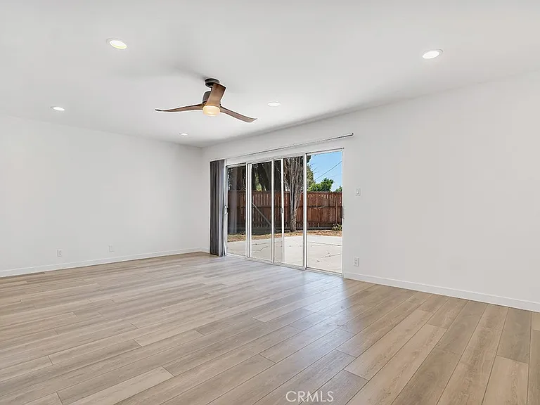 6650 Jumilla Ave — Photo 10