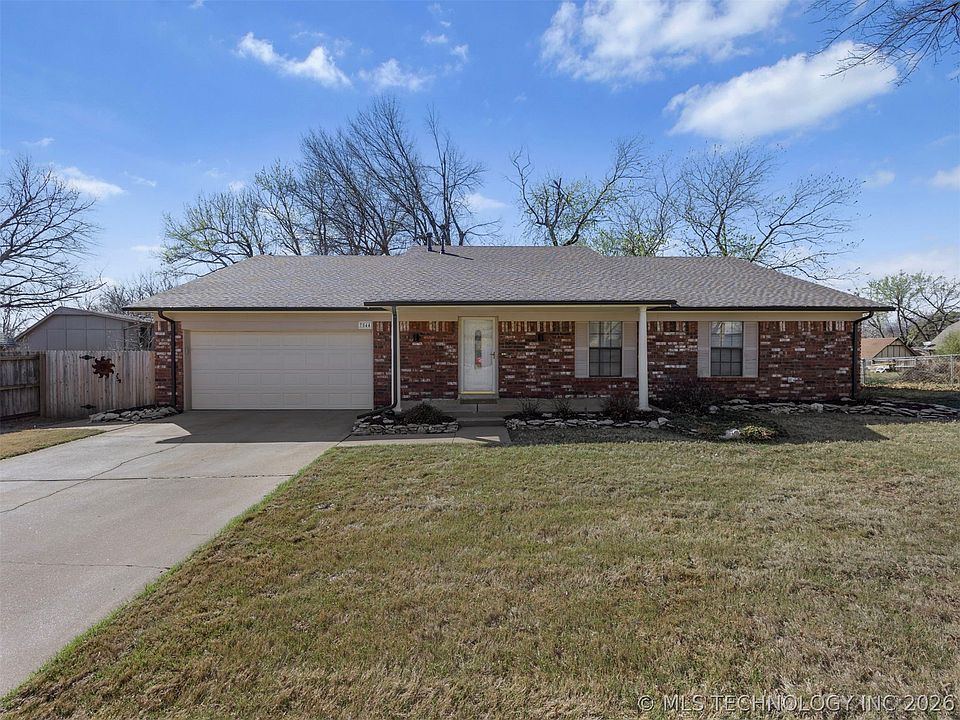 1st image of 7844 S Hickory Ct