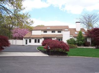 21 Sachem Ct, Farmingville, NY 11738