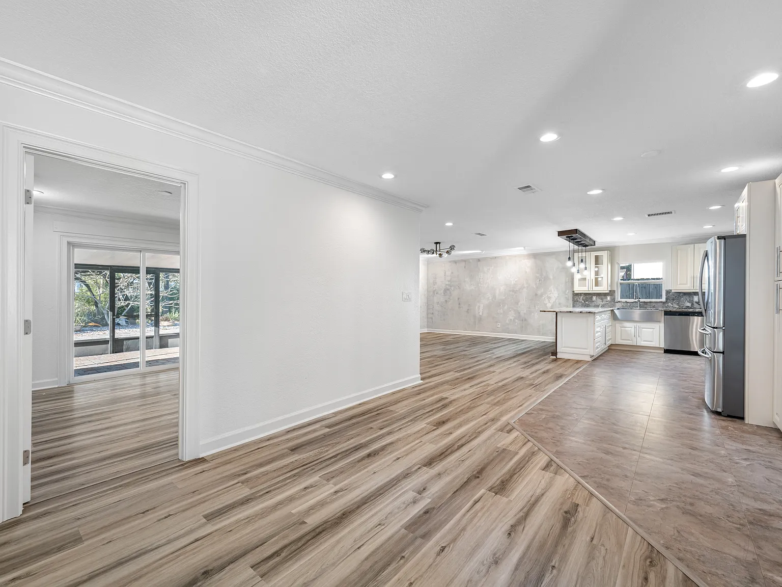 16324 Bonneville Dr — Photo 3