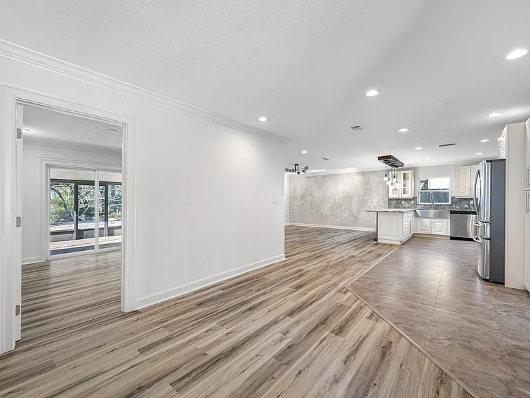 16324 Bonneville Dr — Photo 5
