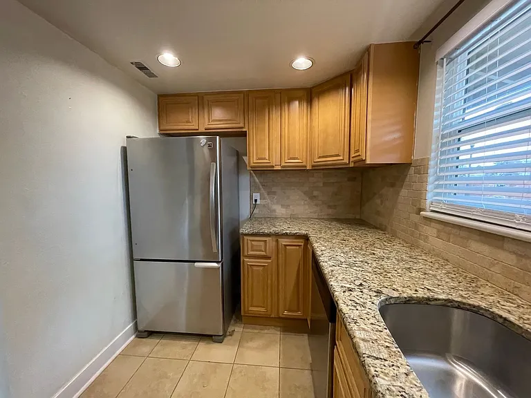 5918 S Willow Way — Photo 3