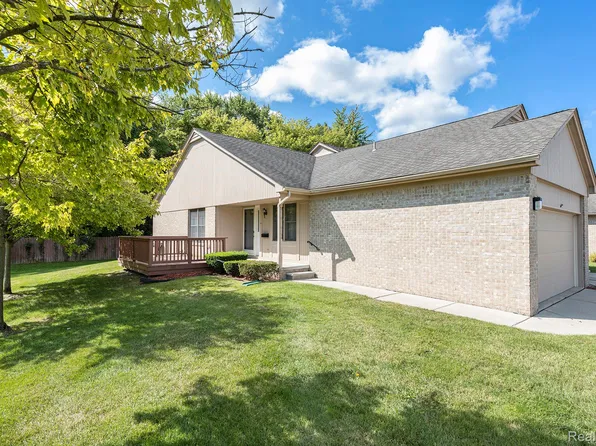 23604 Suttons Bay Dr #37, Clinton Township, MI 48036