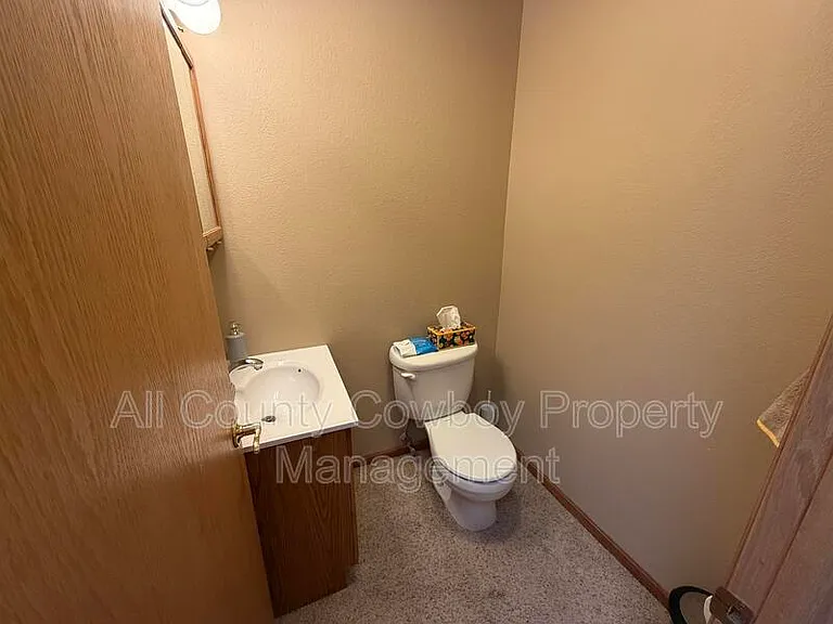 328 Stuart St — Photo 18