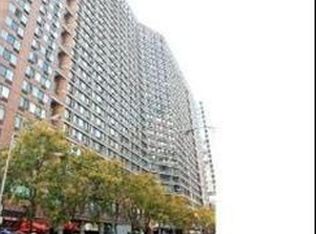 1743 Colonial Ln, Northfield, IL 60093