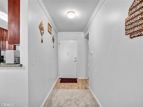 5th image of 5500 Owensmouth Ave APT 122
