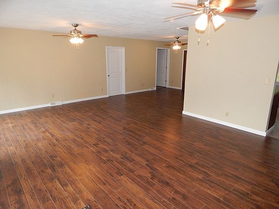 2nd image of 1913 Carolina Ln