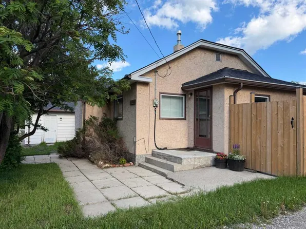 717 N 227th St, Crowsnest Pass, AB T0K 1C0