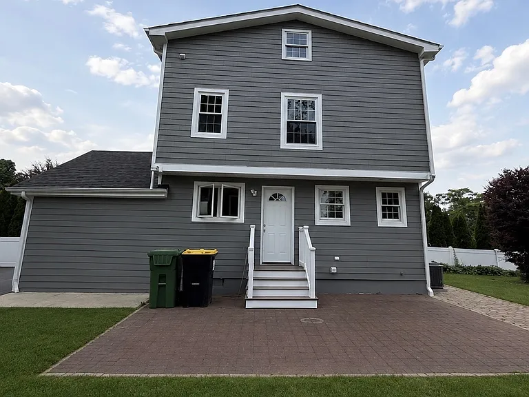 560 Old Town Rd — Photo 24