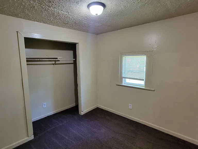 1406 Deloss St — Photo 3