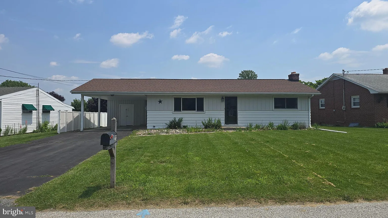 23 Reynolds Ave photo 1