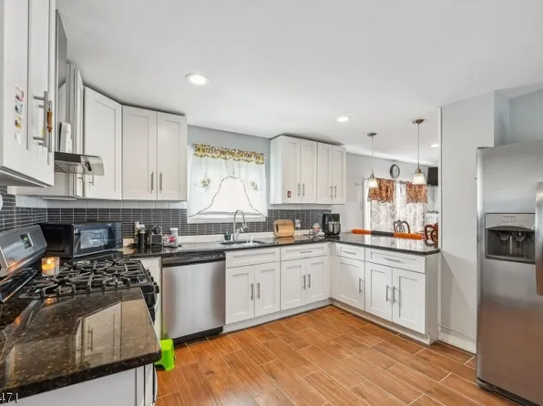 18 Outlook Ave, Sayreville Boro, NJ 08872