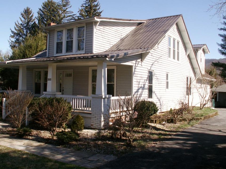 1st image of 203 Oak St