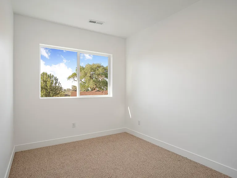 1681 W 2925 N — Photo 13