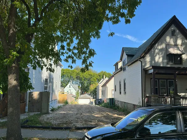 1222 S 21st St, Milwaukee, WI 53204