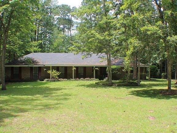 3rd image of 303 E Nottoway Dr