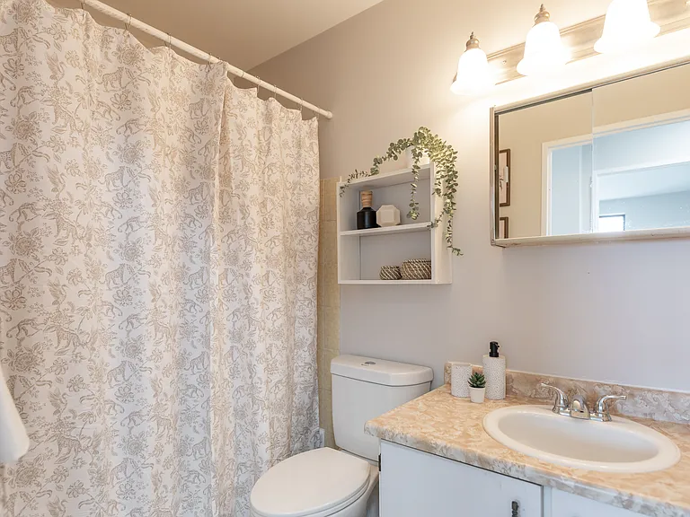 35 Bredin Pkwy — Photo 12
