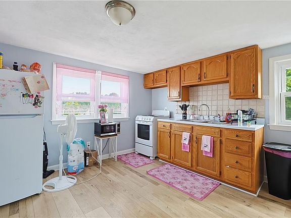 4th image of 47 Sibyl St
