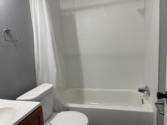 5th image of 111 N Forest Dr #U43