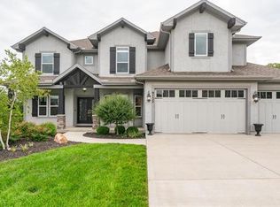 9725 Shady Bend Cir, Lenexa, KS 66227