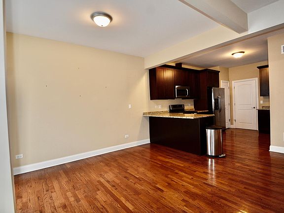 3rd image of 4726 Auvergne Ave