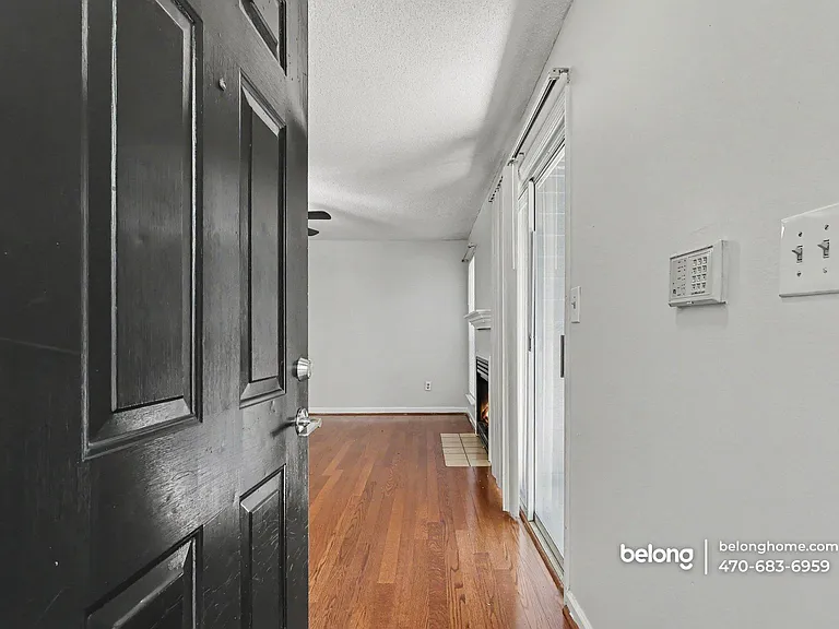 319 Granville Ct — Photo 2