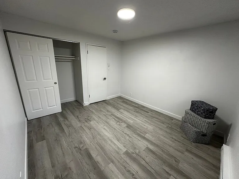 Park Plaza Apartments — Photo 23