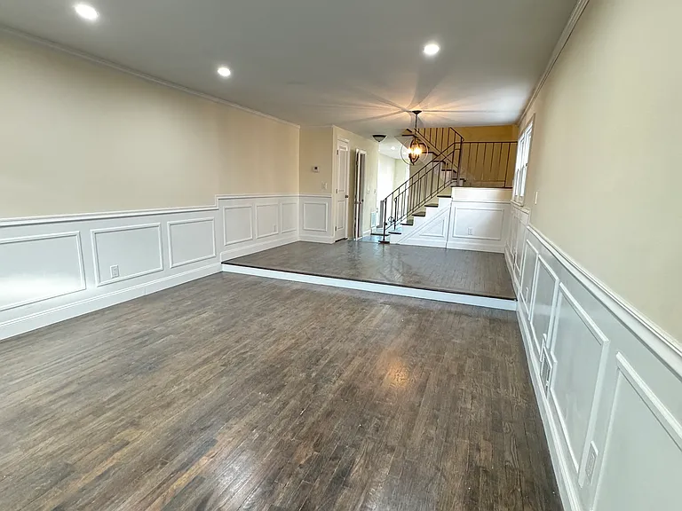 51 Longdale St — Photo 11