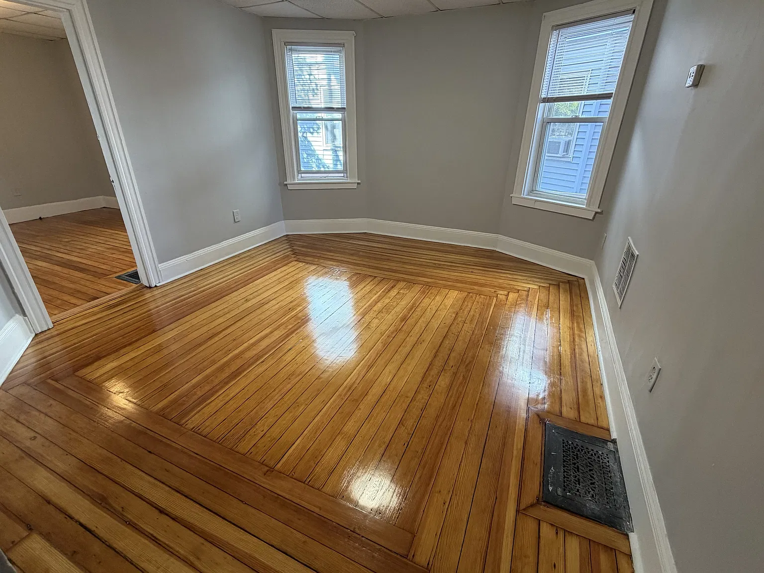 4 bed, 1000 sqft, $3,300 — Photo 2