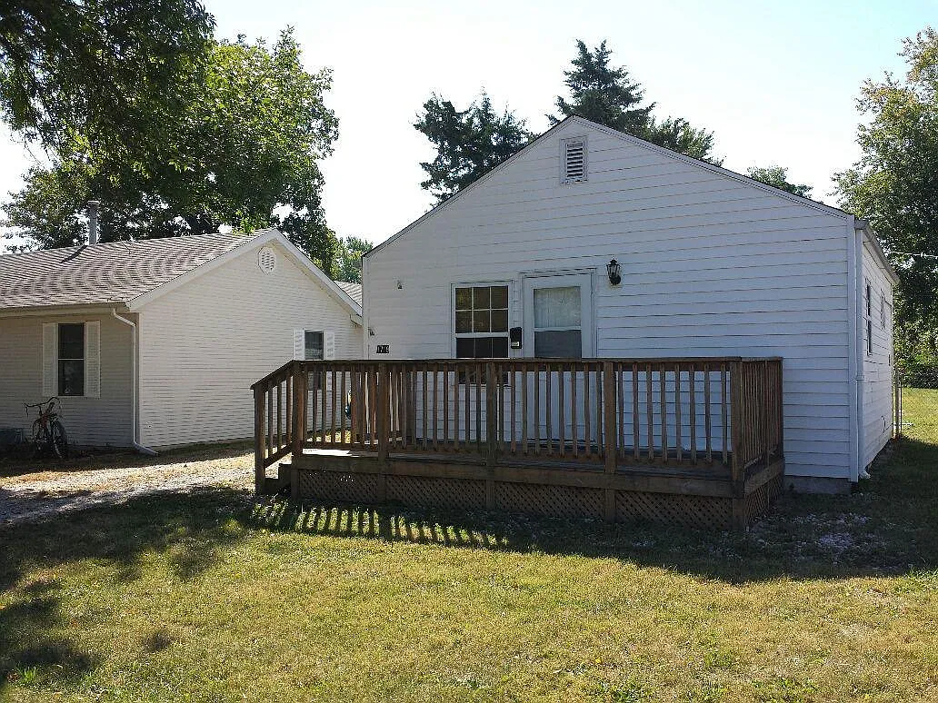 1719 W Olive St photo 1