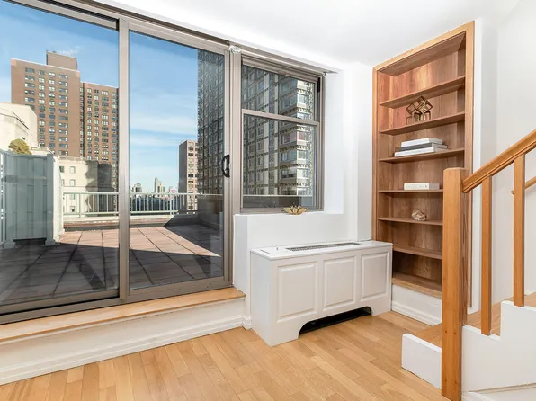 201 East 69th Street image 9 of 18