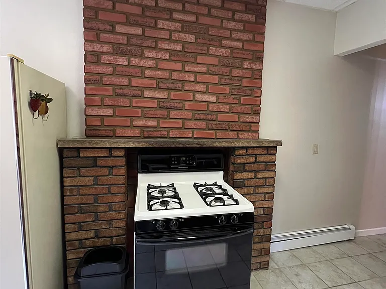 19 Glenwood Ave — Photo 11