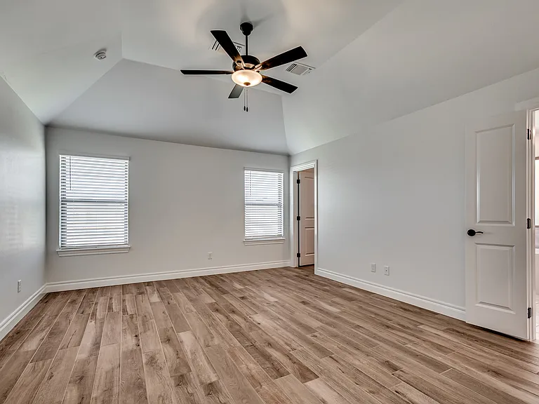 3233 Alameda St — Photo 8