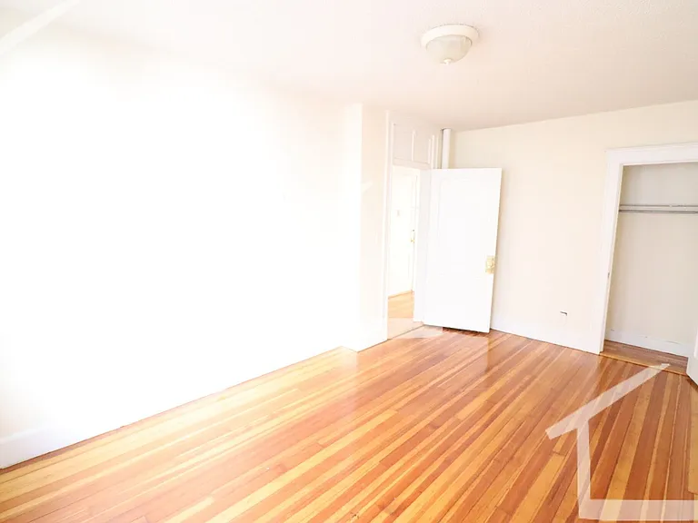 6 Barrows St #4 — Photo 8