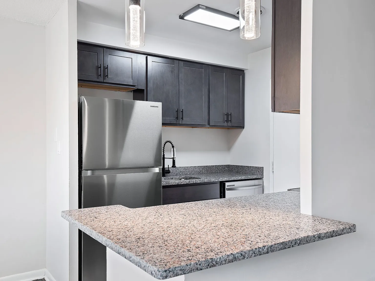 Coventry Mayfield Apartments — Photo 4