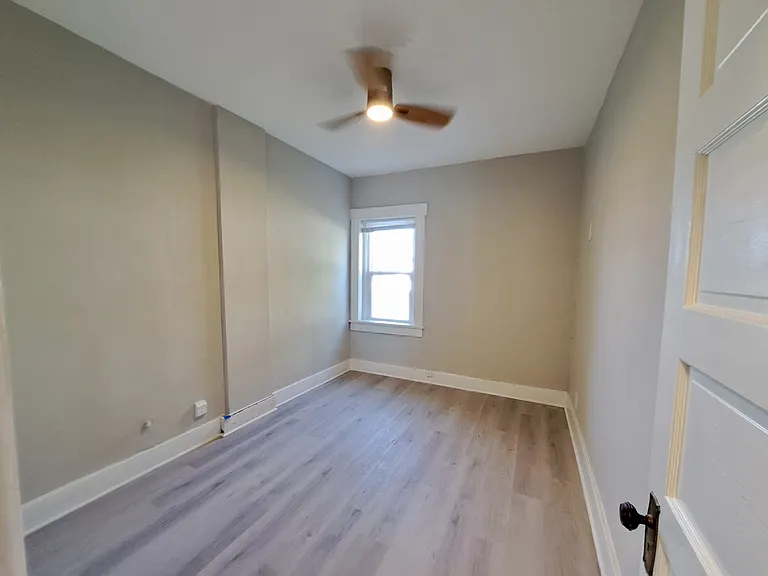 52 N Collier St — Photo 6