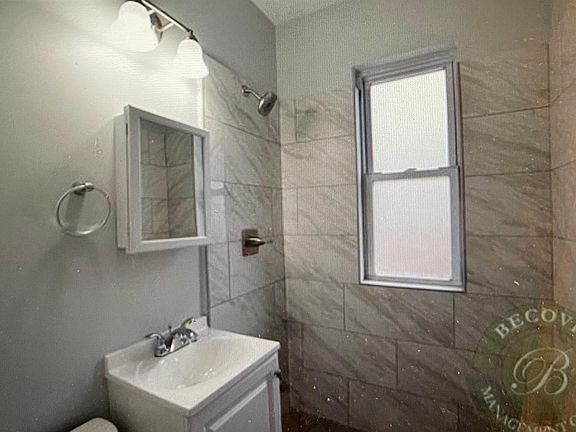 5th image of 1606 W Sherwin Ave #301