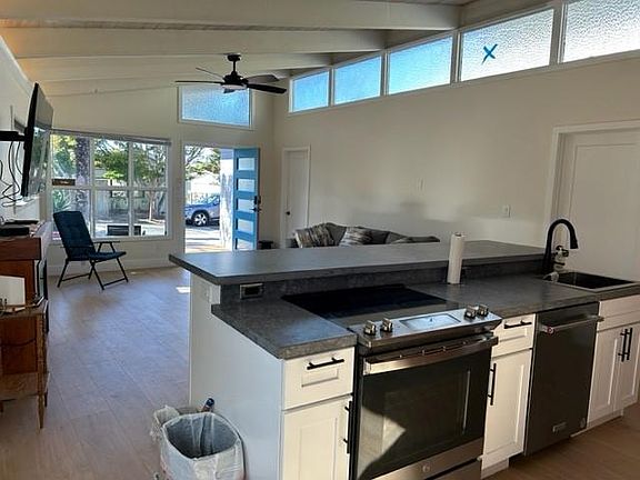 4th image of 418 Park Dr