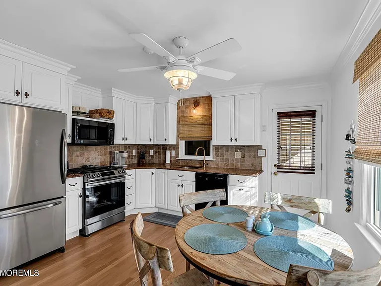 1403 Ocean Ave — Photo 3