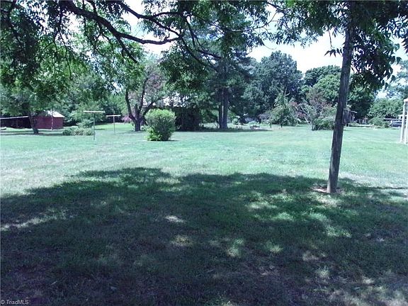 4th image of 1702 Mount Hope Church Rd