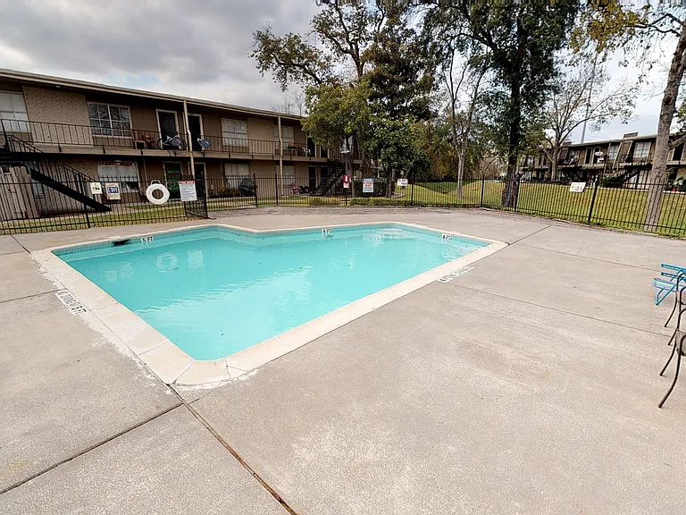 Creekwood Apartments — Photo 35