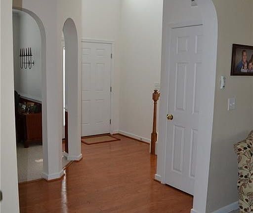 4th image of 2915 Sir Thomas Dr