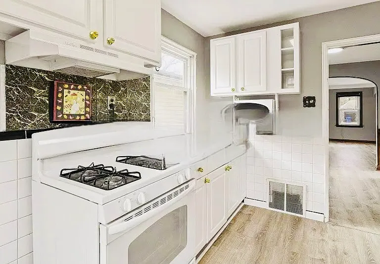 242 S Hartnett Ave — Photo 6